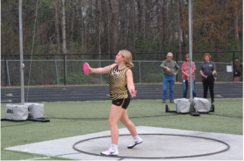 Harper Ledford competing in discus. 